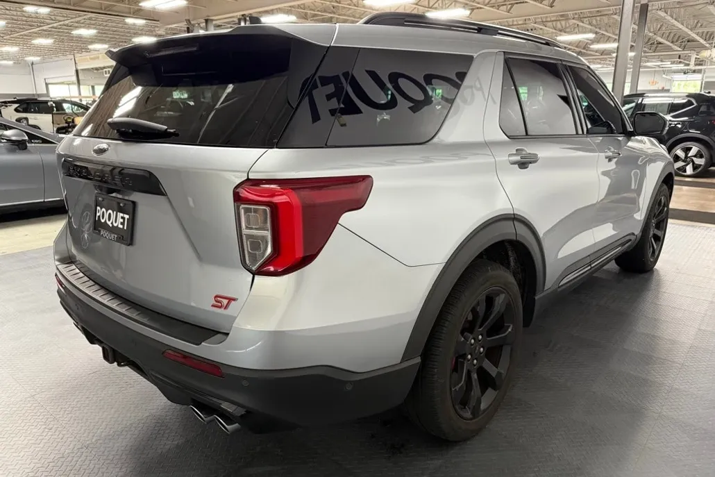 2023 Ford Explorer ST photo 1
