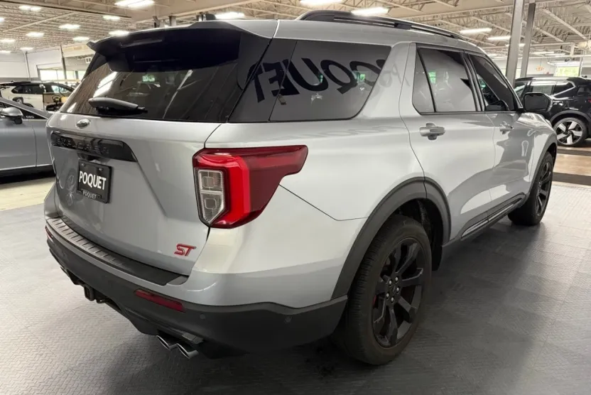 2023 Ford Explorer ST photo 1