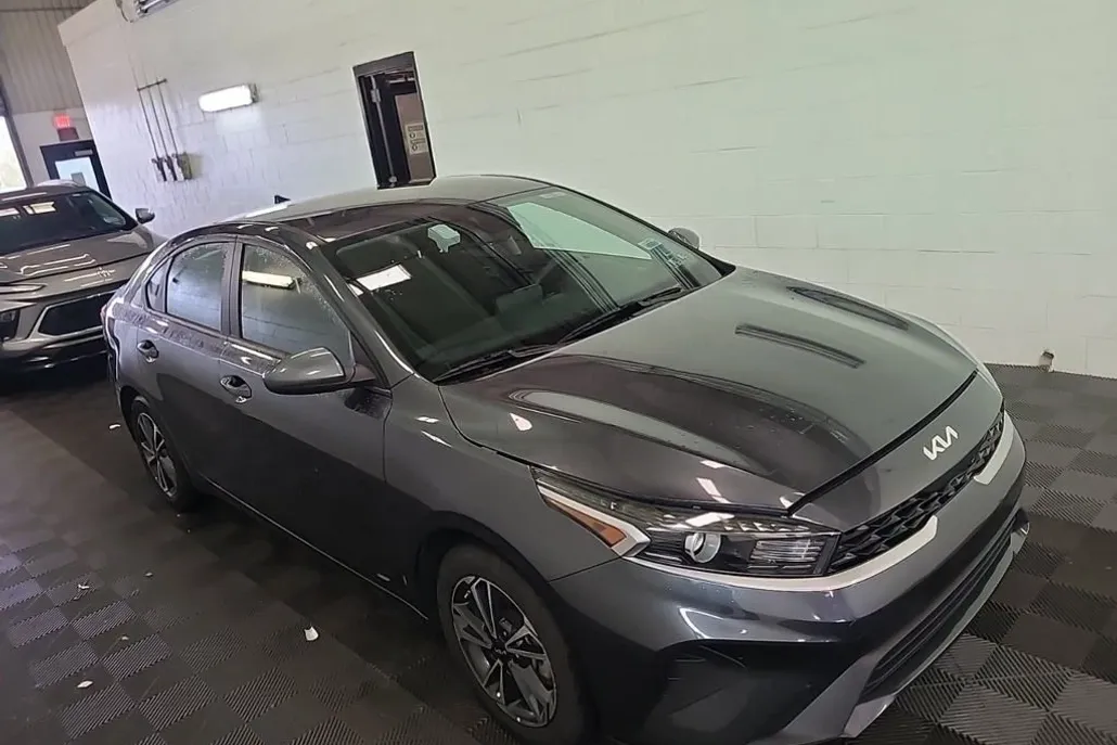 2024 Kia Forte LXS photo 1