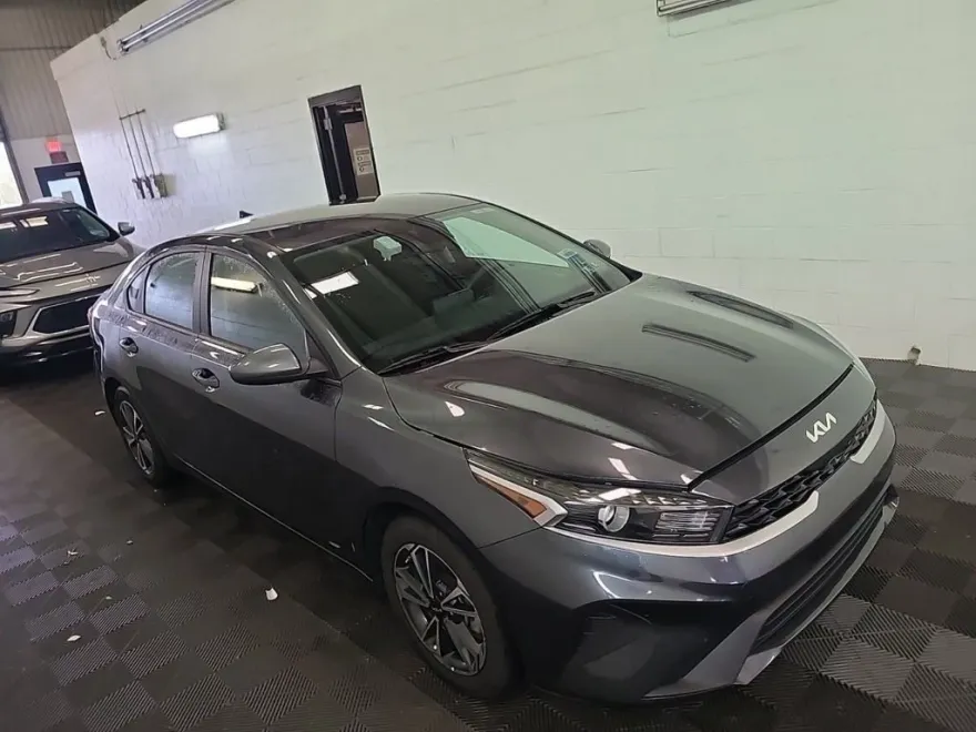 2024 Kia Forte LXS photo 1
