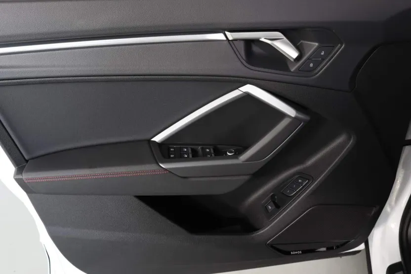 2025 Audi Q3 S line Plus 45 TFSI photo 1