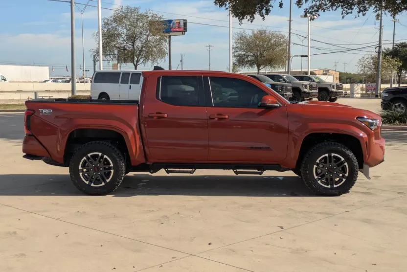 2025 Toyota Tacoma 4x4 TRD Sport photo 1