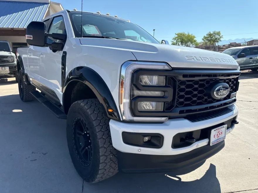 2024 Ford F-250 Lariat photo 1