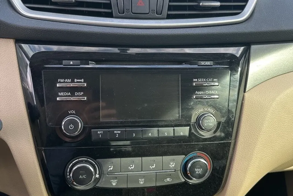 2015 Nissan Rogue S photo 1