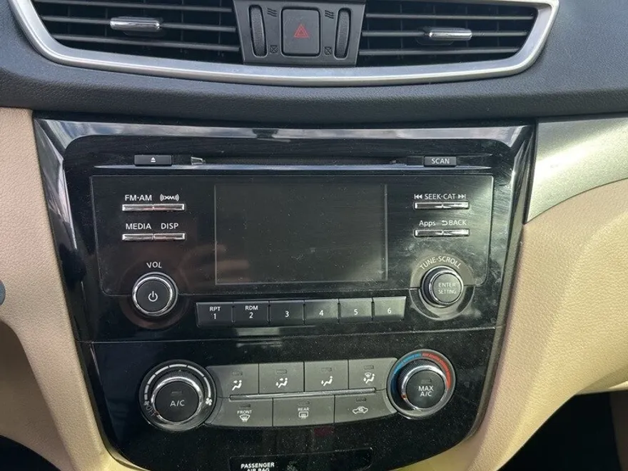 2015 Nissan Rogue S photo 1