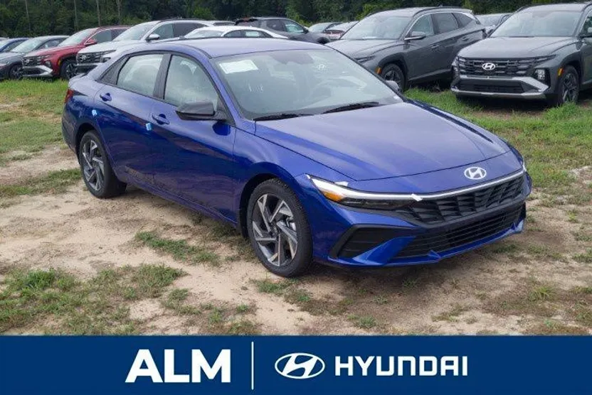 2025 Hyundai Elantra SEL Sport photo 1