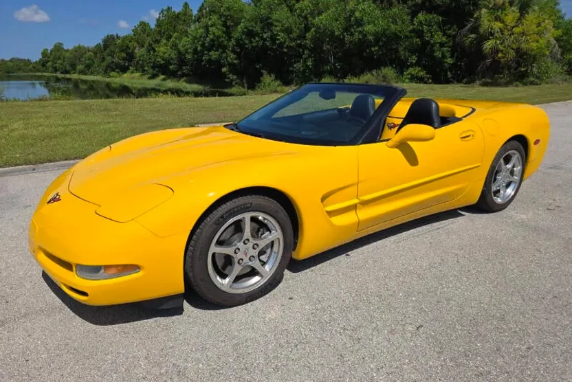 2004 Chevrolet Corvette photo 1