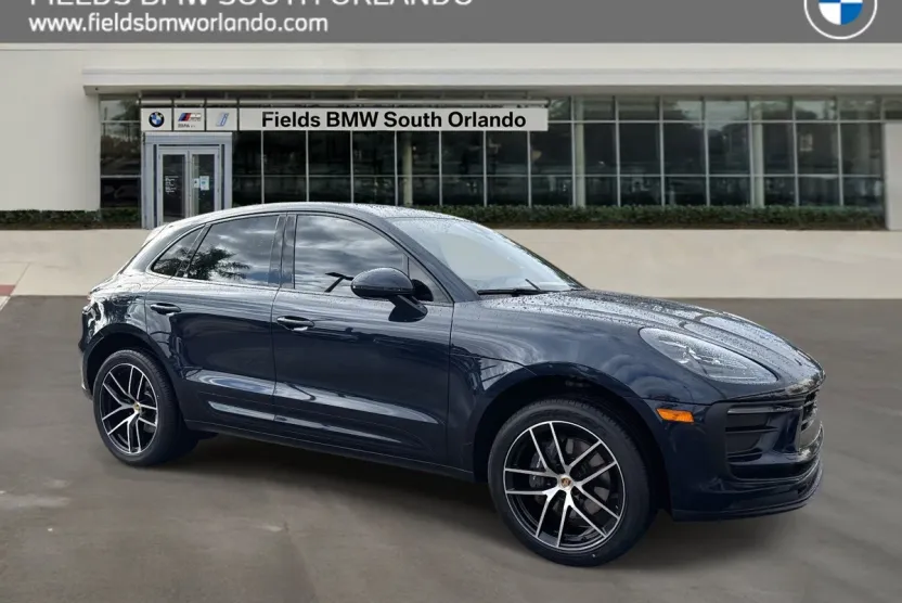 2023 Porsche Macan T photo 1