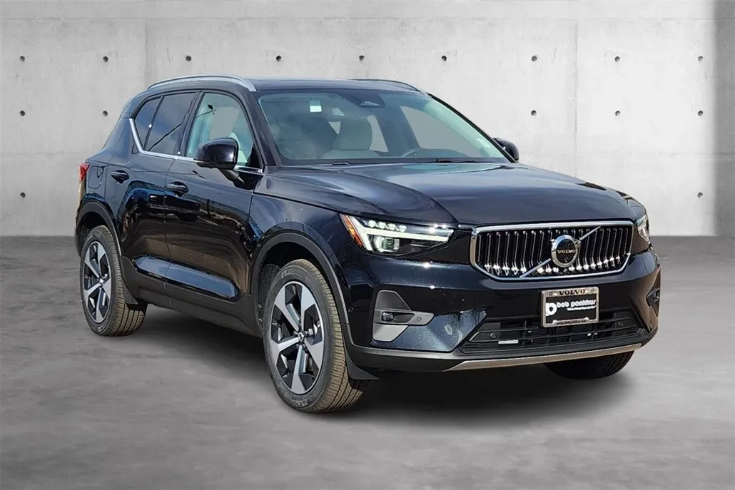 2025 Volvo XC40 Plus photo 1