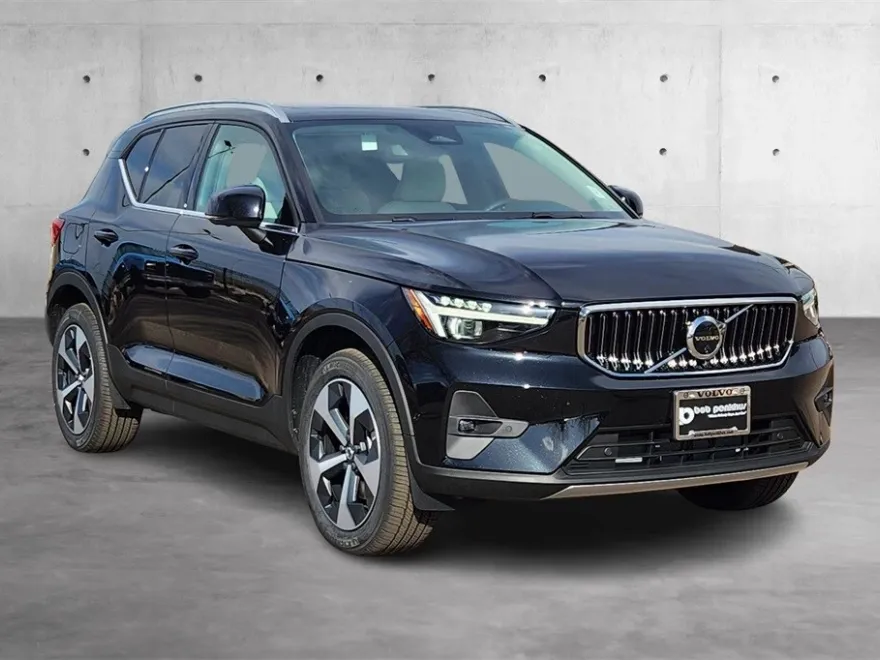 2025 Volvo XC40 Plus photo 1