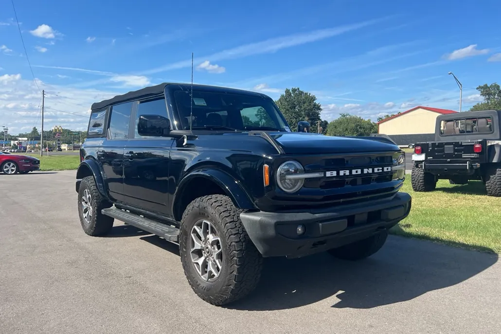 2021 Ford Bronco Outer Banks photo 1