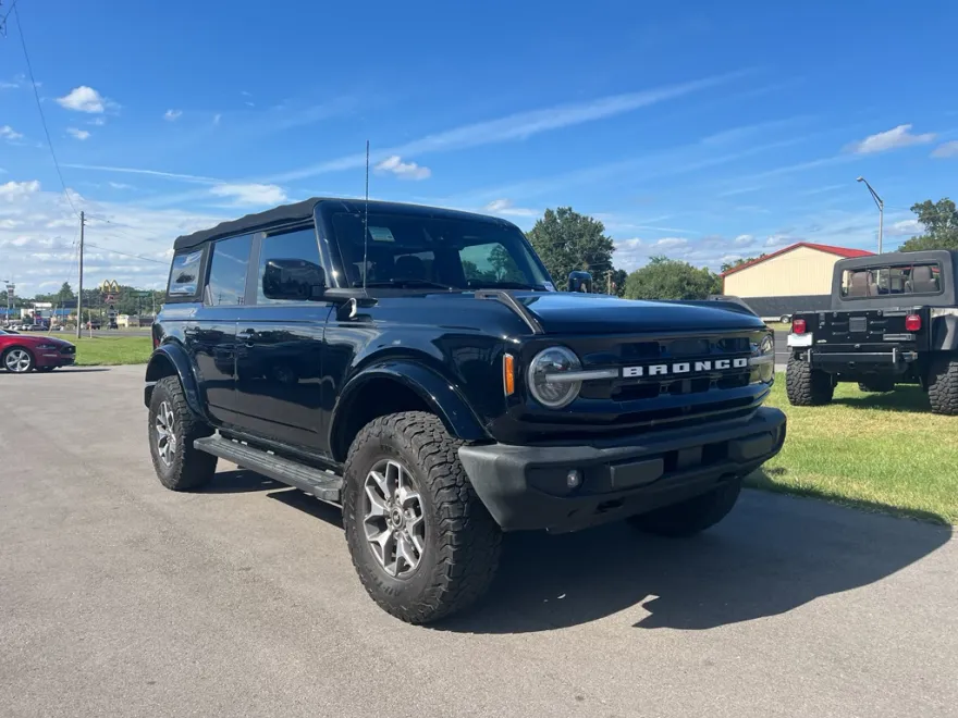 2021 Ford Bronco Outer Banks photo 1