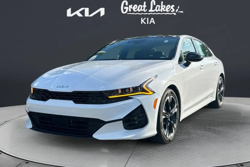 2022 Kia K5 GT-Line photo 1
