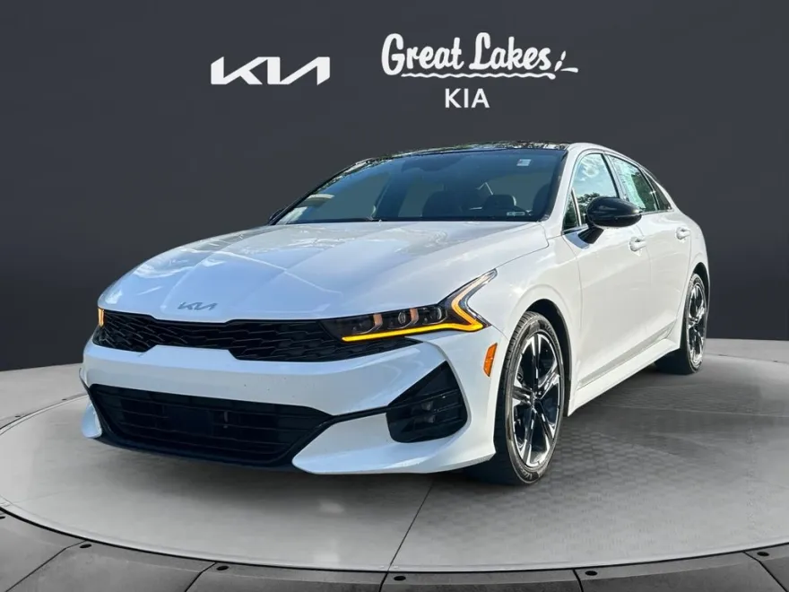 2022 Kia K5 GT-Line photo 1