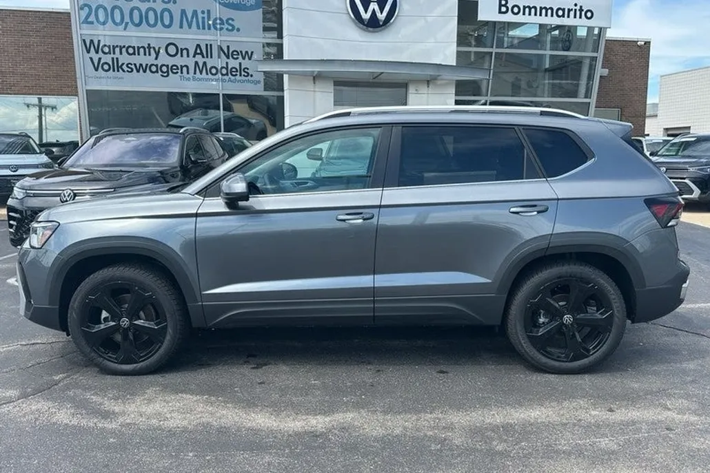 2025 Volkswagen Taos SEL photo 1