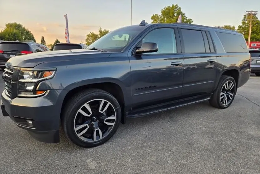 2019 Chevrolet Suburban Premier photo 1