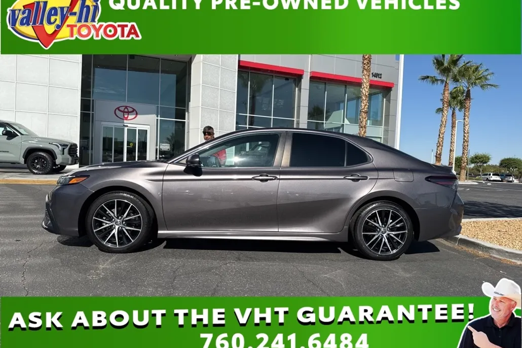 2022 Toyota Camry SE photo 1