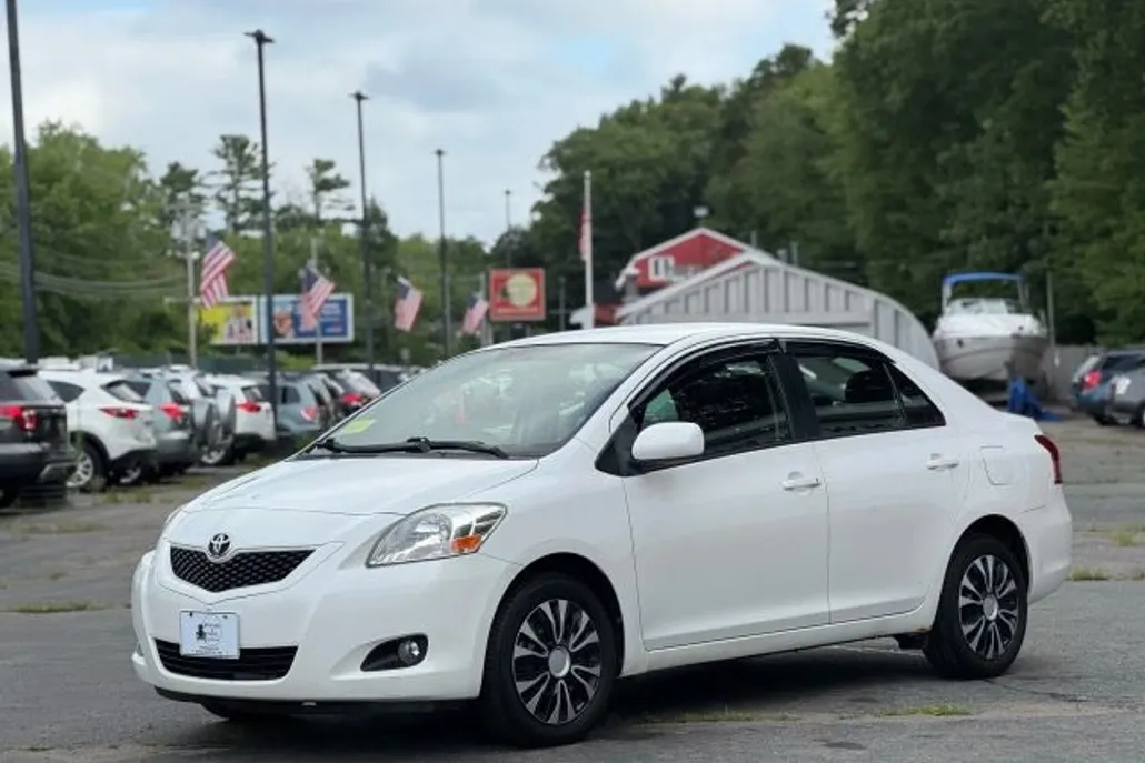 2012 Toyota Yaris photo 1