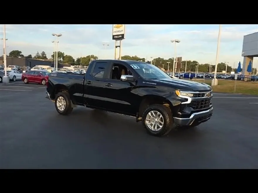 2023 Chevrolet Silverado 1500 LT photo 1