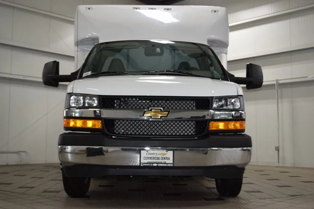 2025 Chevrolet Express Cutaway 3500 Van photo 1