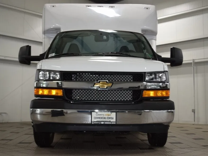 2025 Chevrolet Express Cutaway 3500 Van photo 1