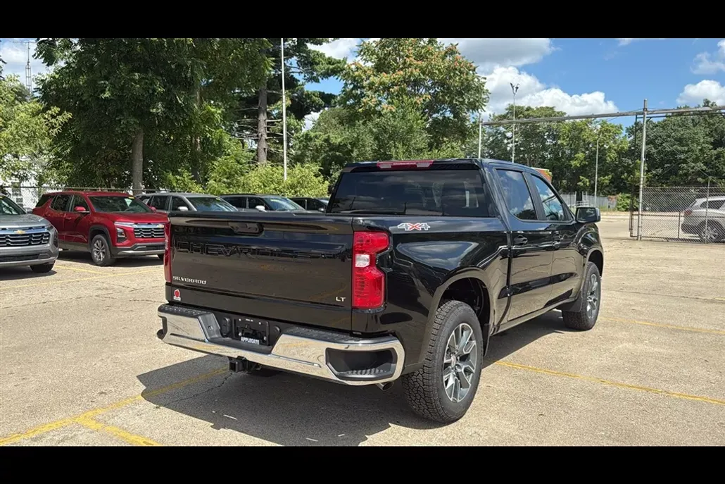 2026 Chevrolet Silverado 1500 LT photo 1