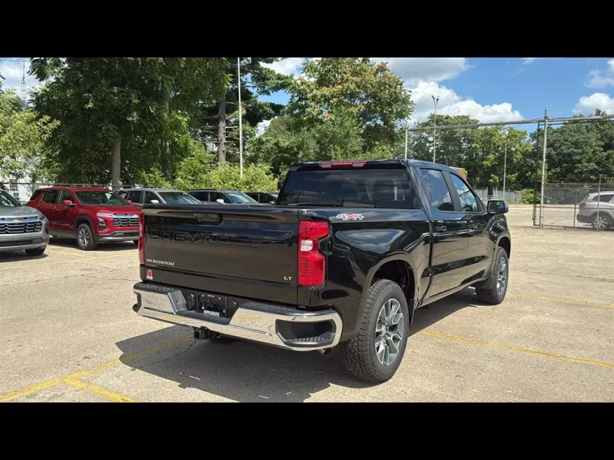 2026 Chevrolet Silverado 1500 LT photo 1