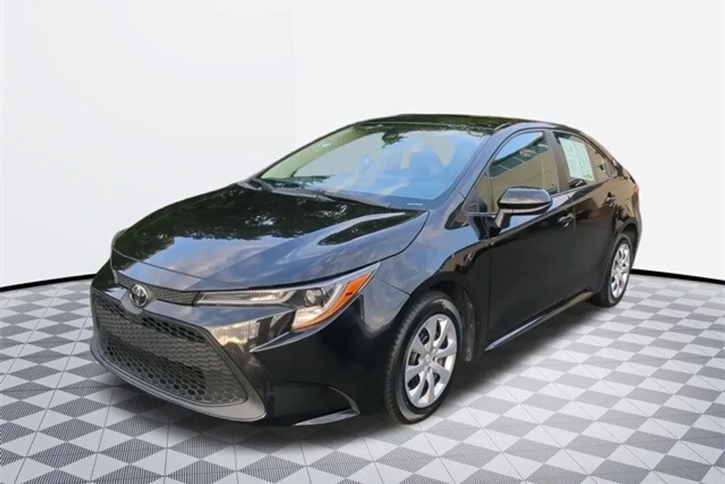 2022 Toyota Corolla LE photo 1