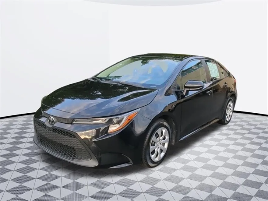 2022 Toyota Corolla LE photo 1