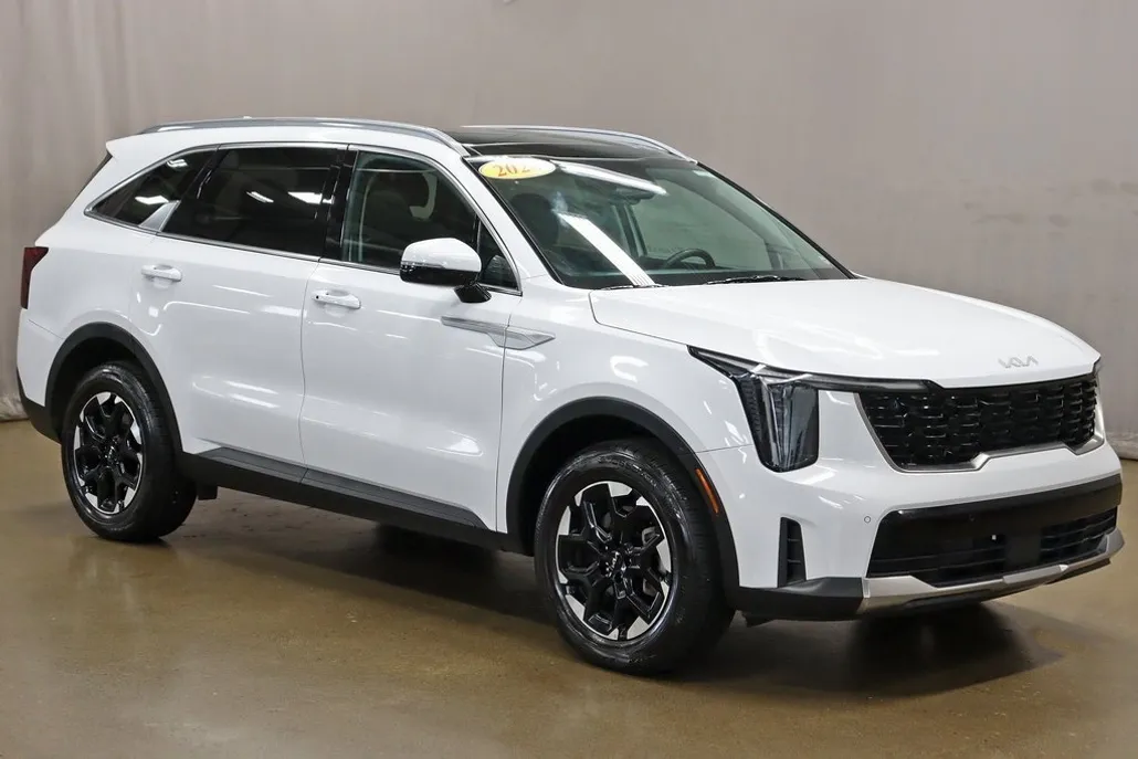 2024 Kia Sorento S photo 1