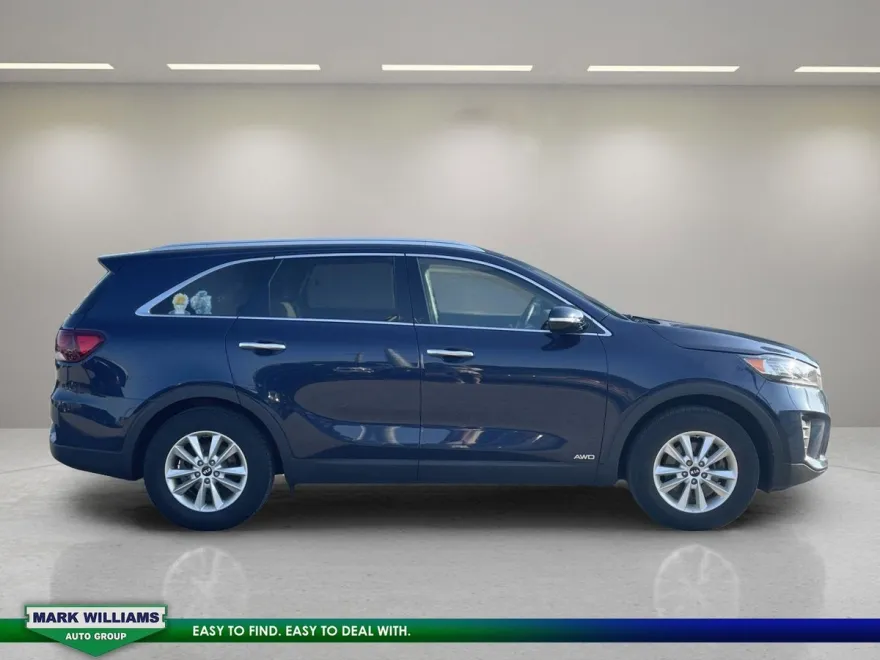 2019 Kia Sorento LX photo 1