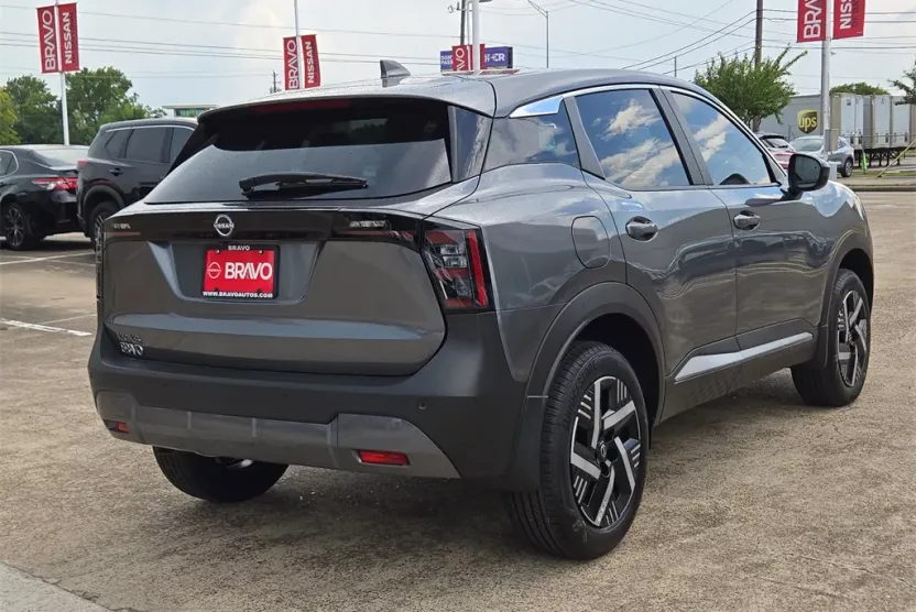2025 Nissan Kicks SV photo 1