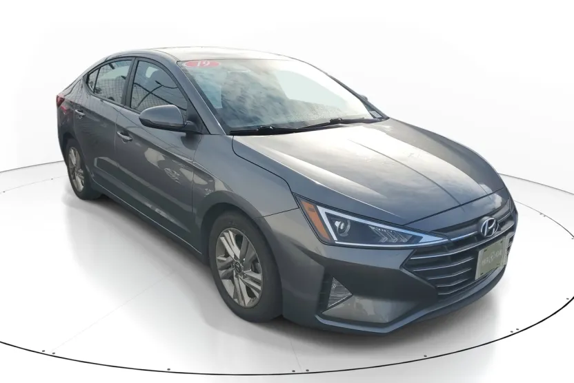 2019 Hyundai Elantra SEL photo 1