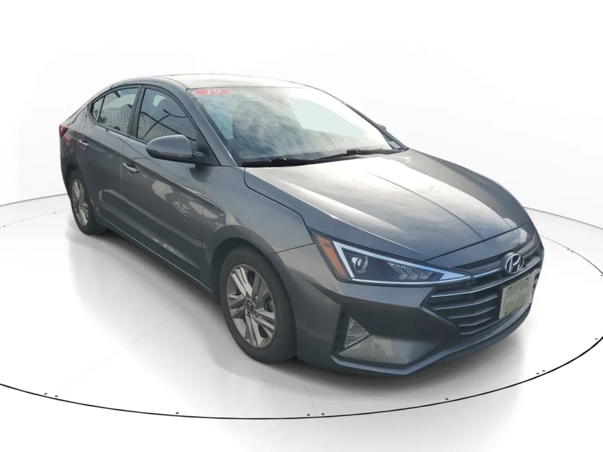 2019 Hyundai Elantra SEL photo 1
