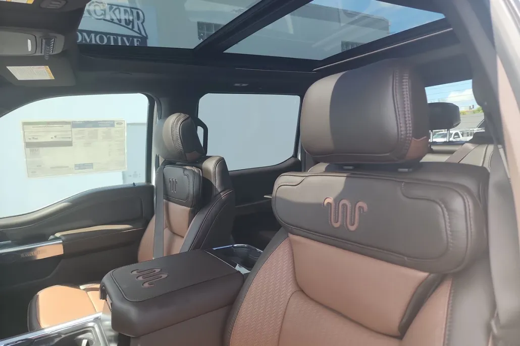 2025 Ford F-350 King Ranch photo 1