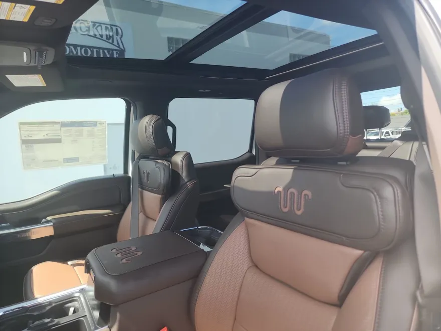 2025 Ford F-350 King Ranch photo 1