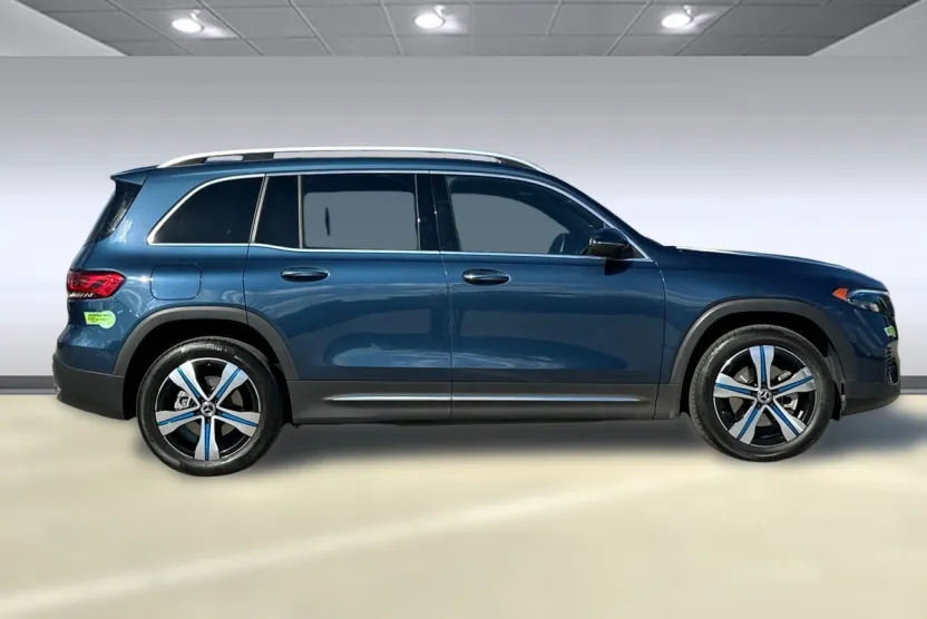 2023 Mercedes Benz EQB 300 4MATIC photo 1