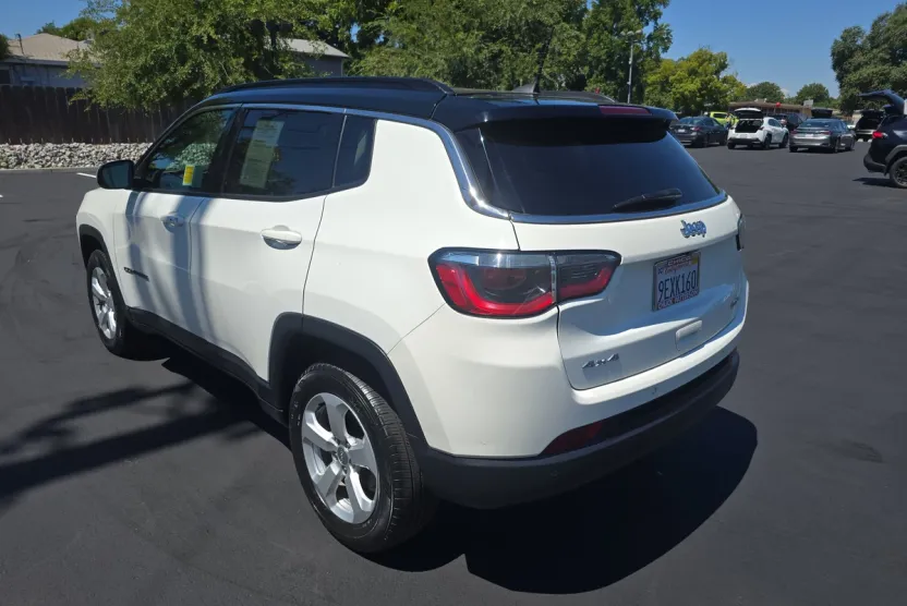 2020 Jeep Compass Latitude photo 1