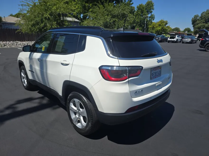 2020 Jeep Compass Latitude photo 1