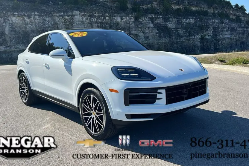 2024 Porsche Cayenne Base photo 1
