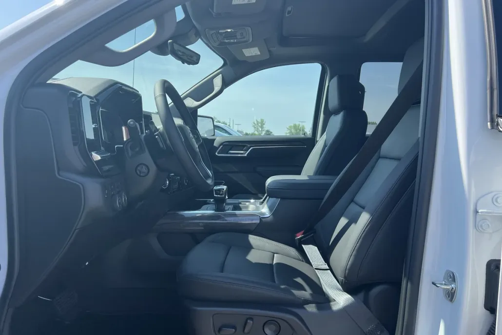 2025 Chevrolet Silverado 1500 LTZ photo 1