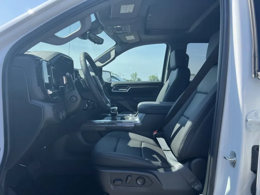 2025 Chevrolet Silverado 1500 LTZ photo 1