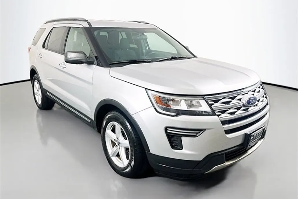 2019 Ford Explorer XLT photo 1