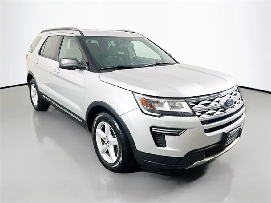 2019 Ford Explorer XLT photo 1