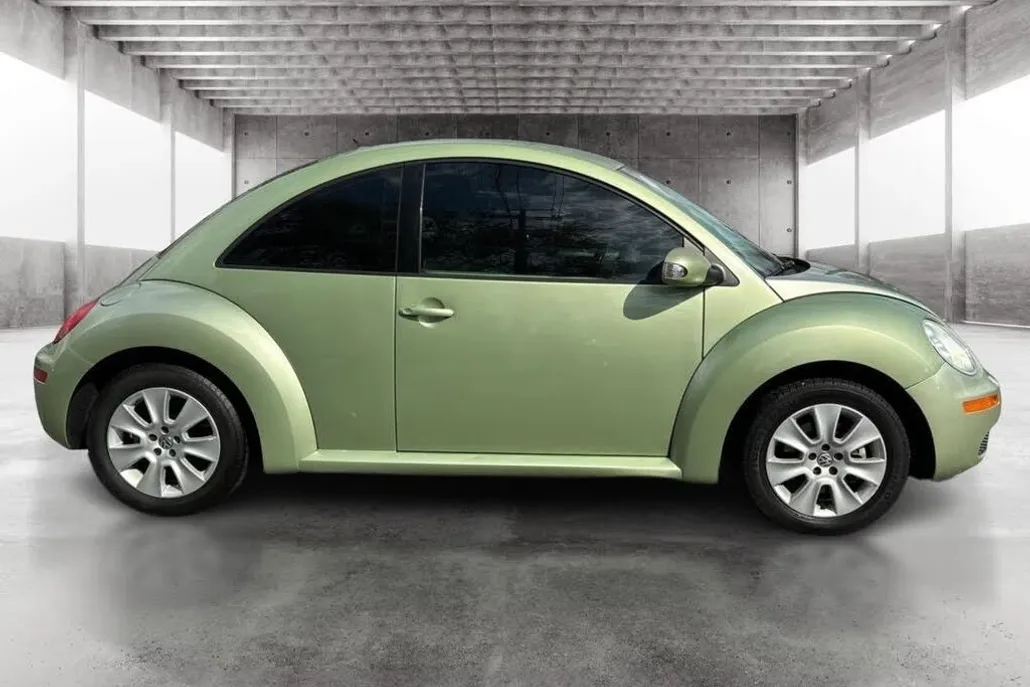 2009 Volkswagen Beetle S photo 1