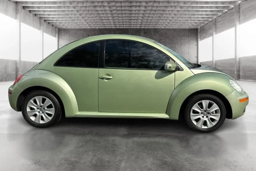 2009 Volkswagen Beetle S photo 1