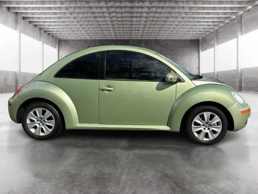 2009 Volkswagen Beetle S photo 1