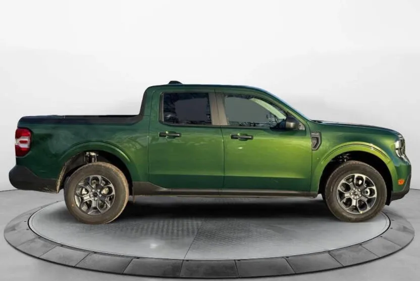 2025 Ford Maverick XLT photo 1