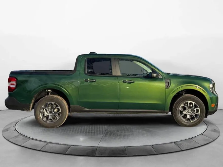 2025 Ford Maverick XLT photo 1