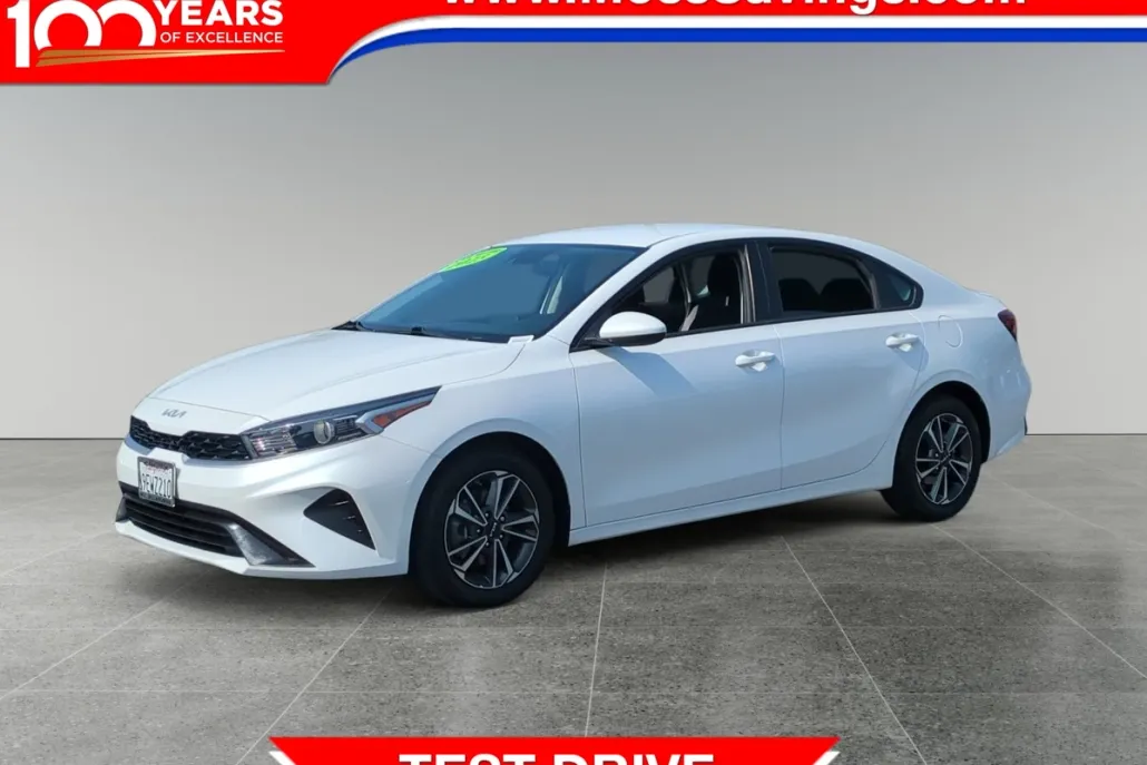 2023 Kia Forte LXS photo 1